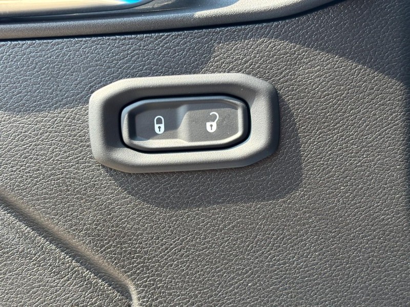 Jeep Wrangler Vehicle Full-screen Gallery Image 19