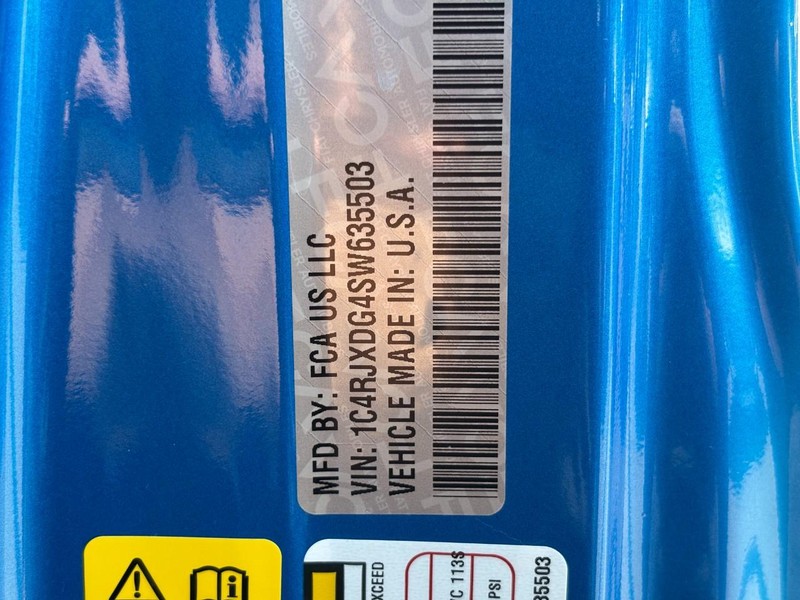 Jeep Wrangler Vehicle Full-screen Gallery Image 21