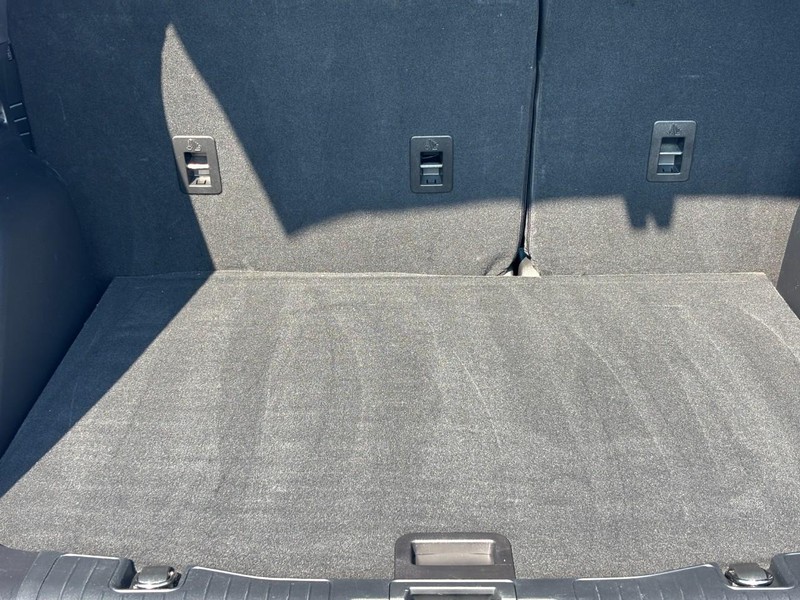 Ford Escape Vehicle Full-screen Gallery Image 04