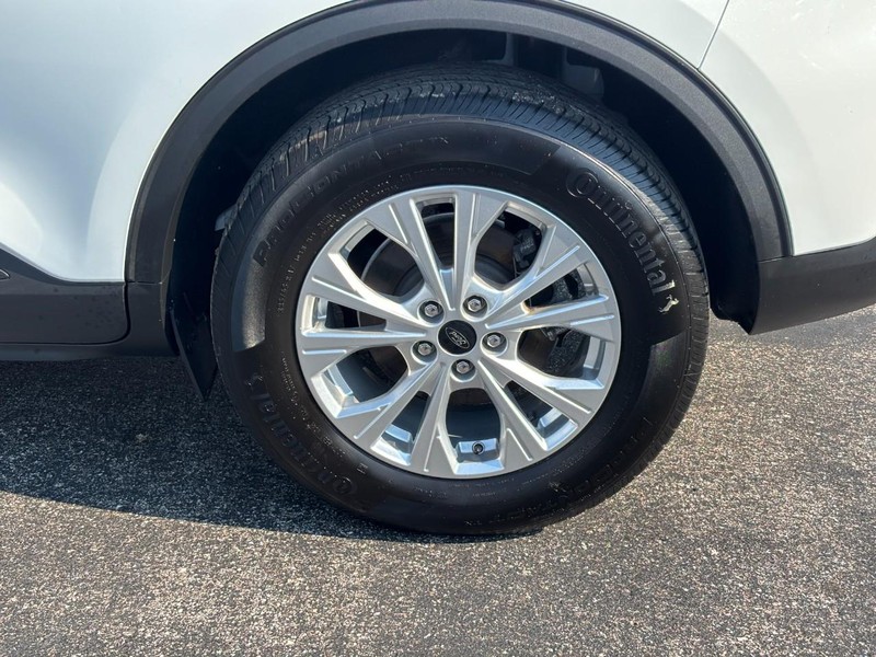 Ford Escape Vehicle Full-screen Gallery Image 07