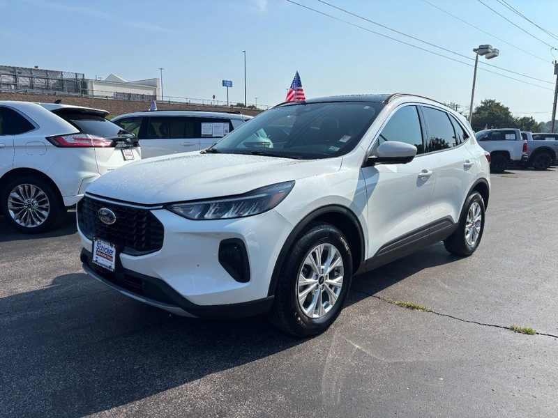 Ford Escape Vehicle Full-screen Gallery Image 08