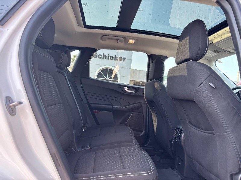 Ford Escape Vehicle Full-screen Gallery Image 10