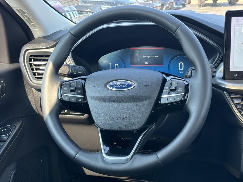 Ford Escape Vehicle Full-screen Gallery Image 12