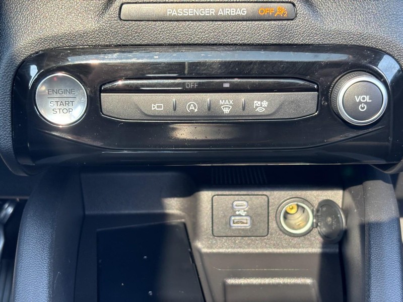 Ford Escape Vehicle Full-screen Gallery Image 14