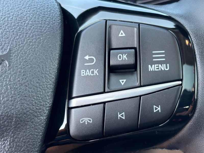 Ford Escape Vehicle Full-screen Gallery Image 18