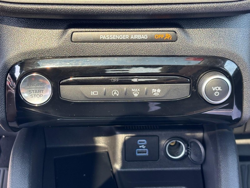 Ford Escape Vehicle Full-screen Gallery Image 23