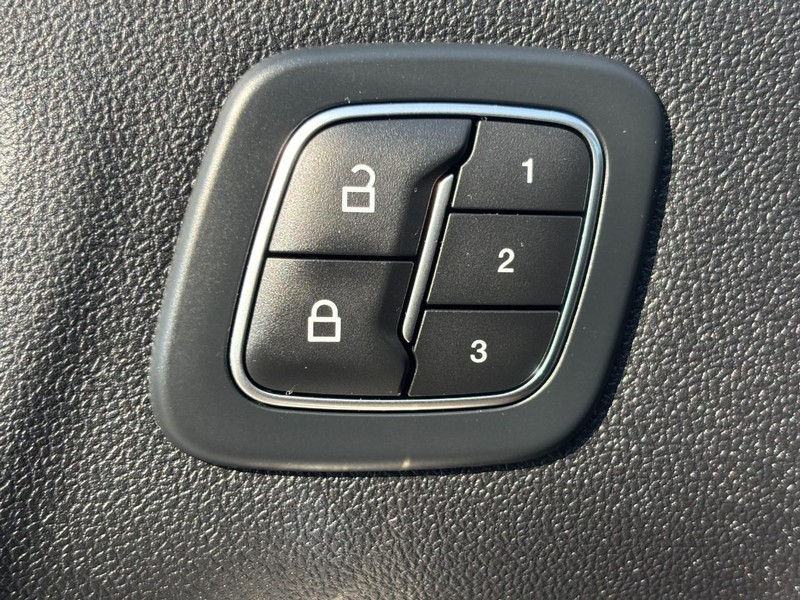 Ford Escape Vehicle Full-screen Gallery Image 25