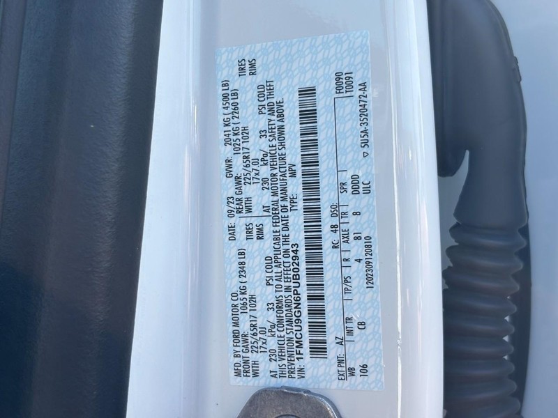 Ford Escape Vehicle Full-screen Gallery Image 28