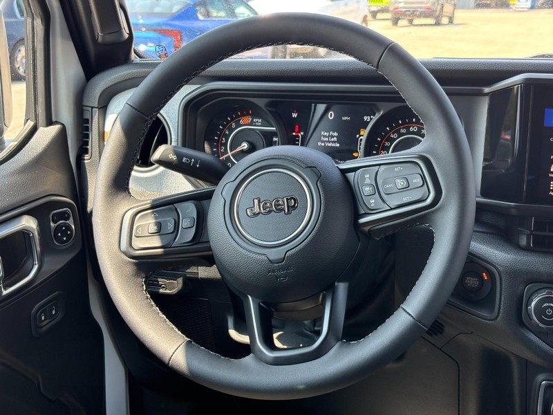 Jeep Wrangler Vehicle Full-screen Gallery Image 07