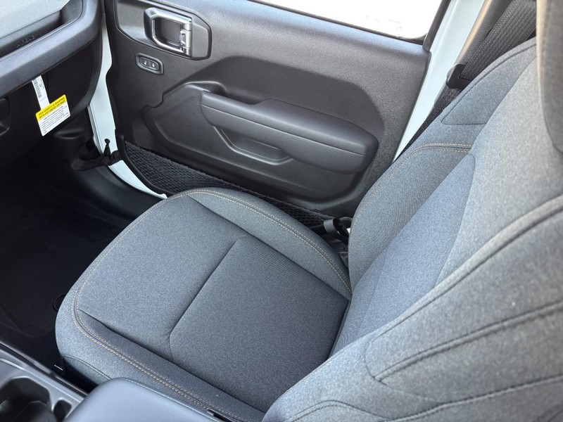 Jeep Wrangler Vehicle Full-screen Gallery Image 10