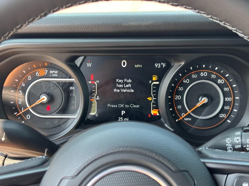 Jeep Wrangler Vehicle Full-screen Gallery Image 14