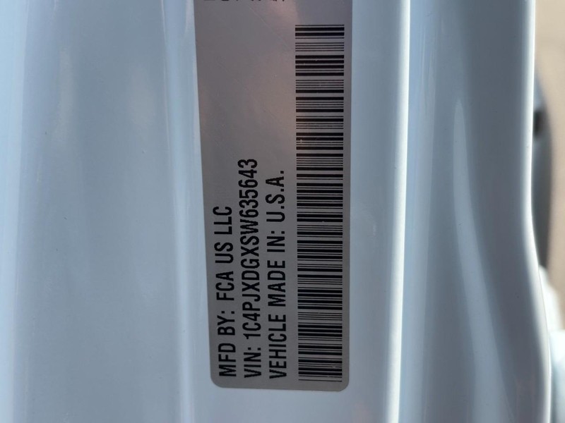 Jeep Wrangler Vehicle Full-screen Gallery Image 21