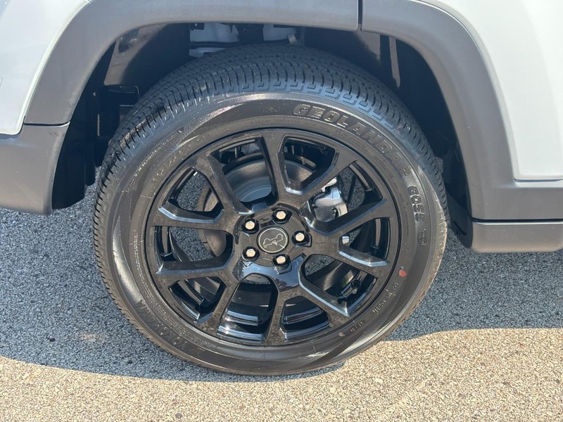 Jeep Compass Vehicle Full-screen Gallery Image 04