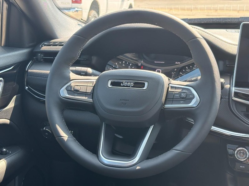 Jeep Compass Vehicle Full-screen Gallery Image 07