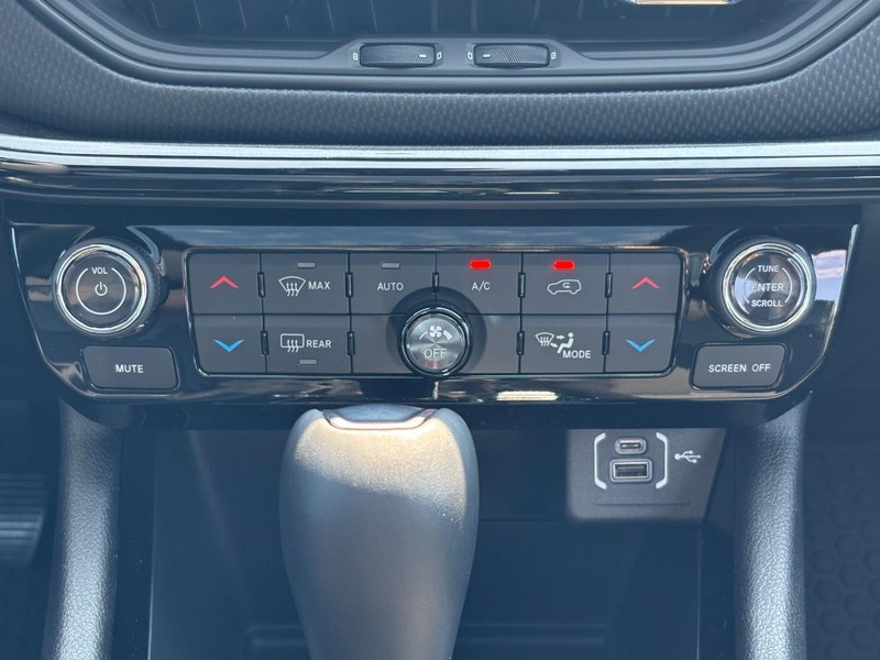 Jeep Compass Vehicle Full-screen Gallery Image 09