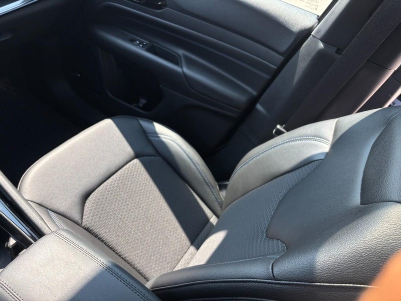 Jeep Compass Vehicle Full-screen Gallery Image 10