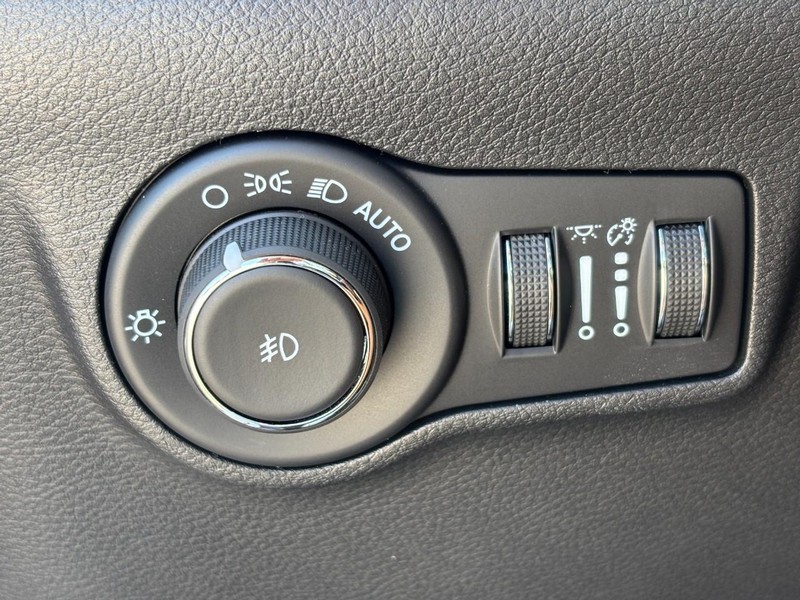 Jeep Compass Vehicle Full-screen Gallery Image 11