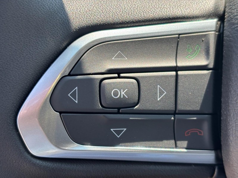 Jeep Compass Vehicle Full-screen Gallery Image 12