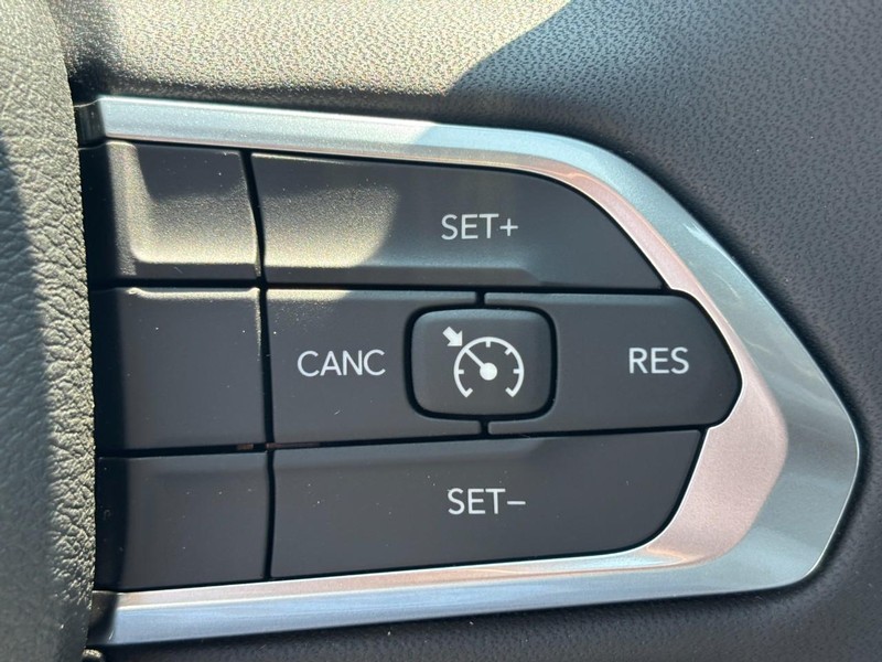 Jeep Compass Vehicle Full-screen Gallery Image 13