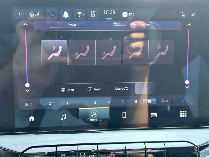 Jeep Compass Vehicle Full-screen Gallery Image 15