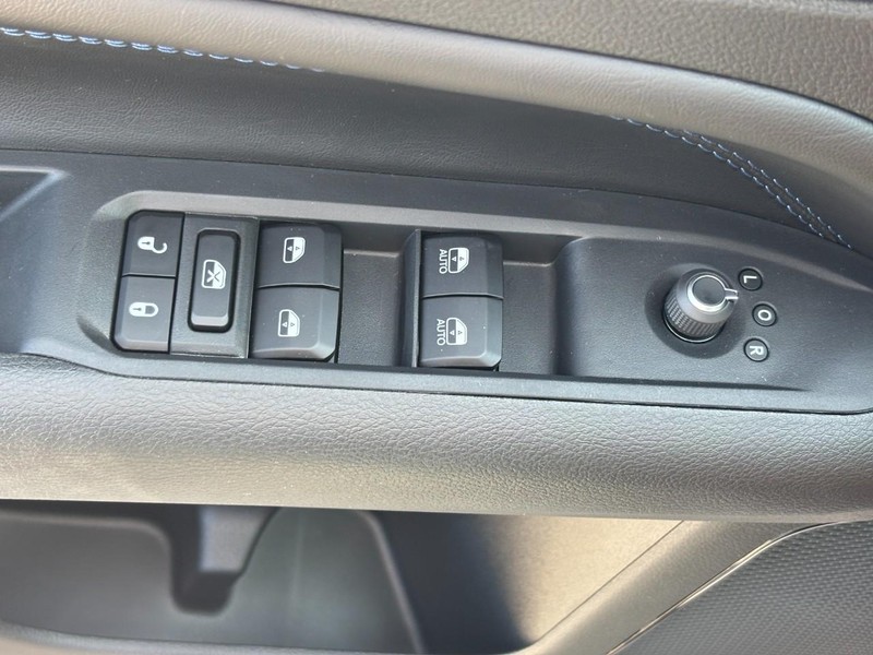 Jeep Compass Vehicle Full-screen Gallery Image 18