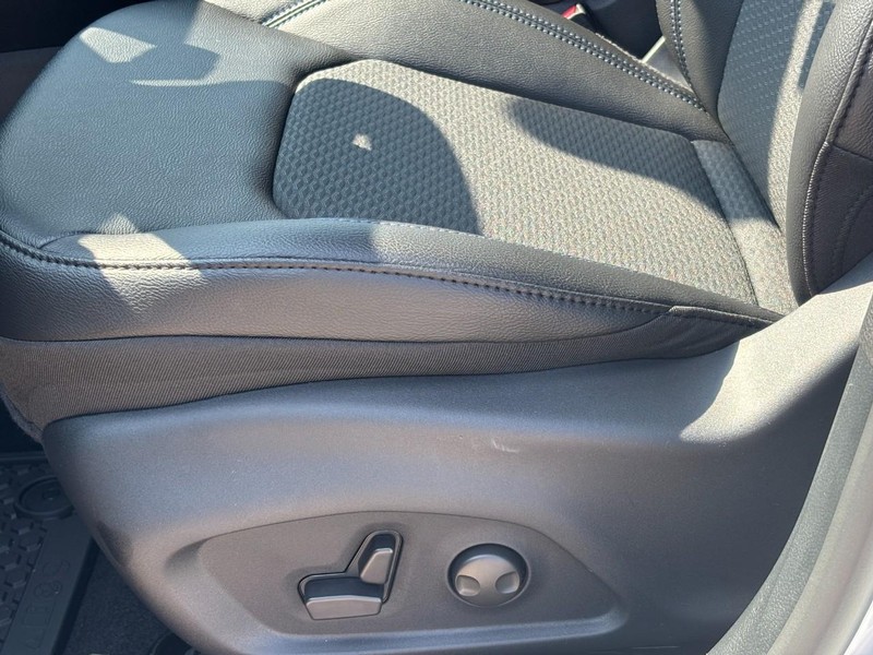 Jeep Compass Vehicle Full-screen Gallery Image 19