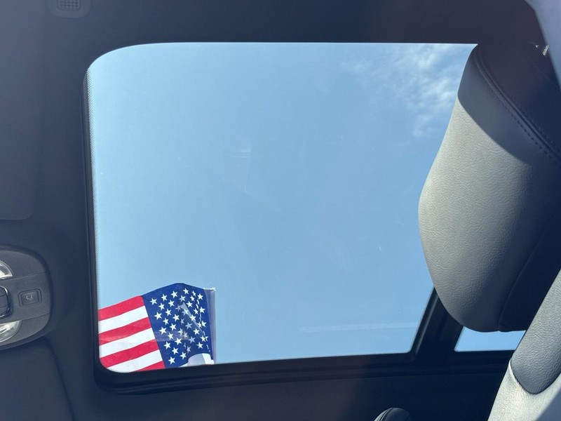 Jeep Compass Vehicle Full-screen Gallery Image 20