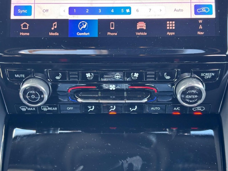 Jeep Grand Cherokee Vehicle Full-screen Gallery Image 09