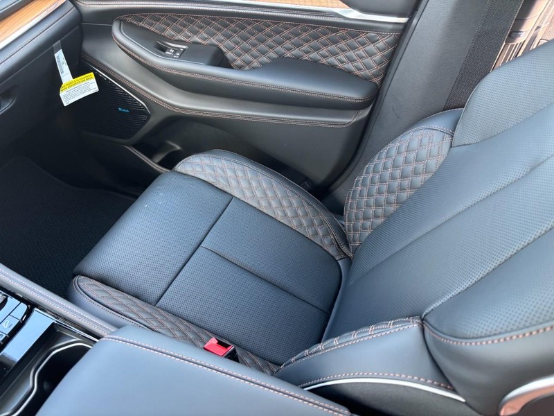 Jeep Grand Cherokee Vehicle Full-screen Gallery Image 10