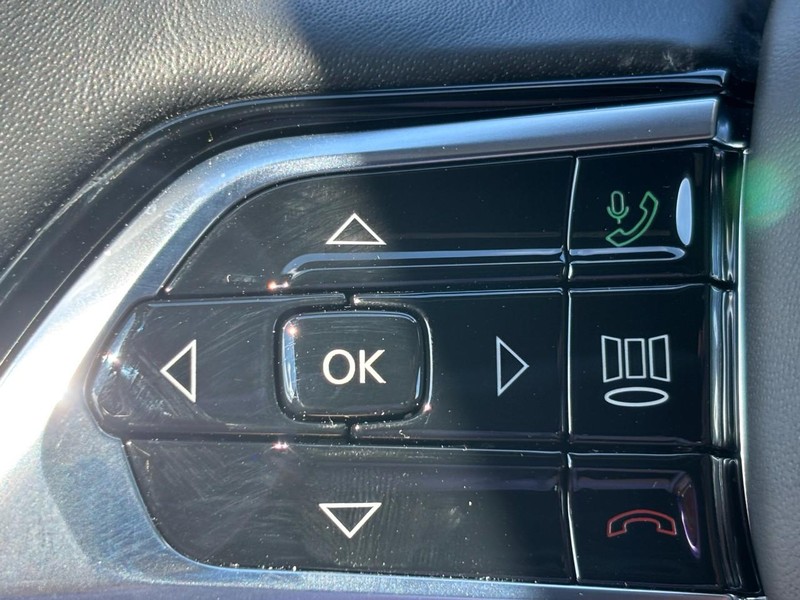 Jeep Grand Cherokee Vehicle Full-screen Gallery Image 12