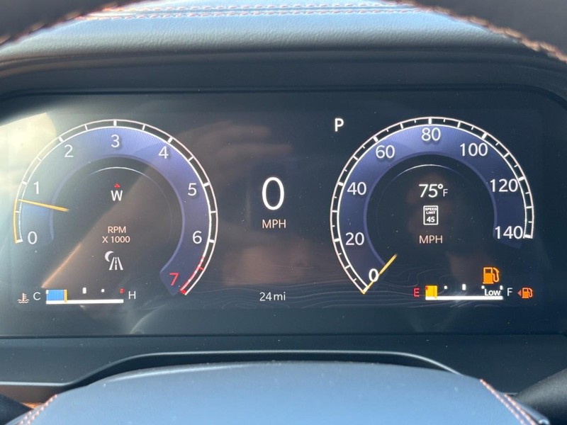 Jeep Grand Cherokee Vehicle Full-screen Gallery Image 14