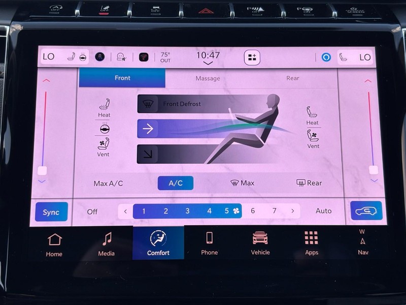 Jeep Grand Cherokee Vehicle Full-screen Gallery Image 15