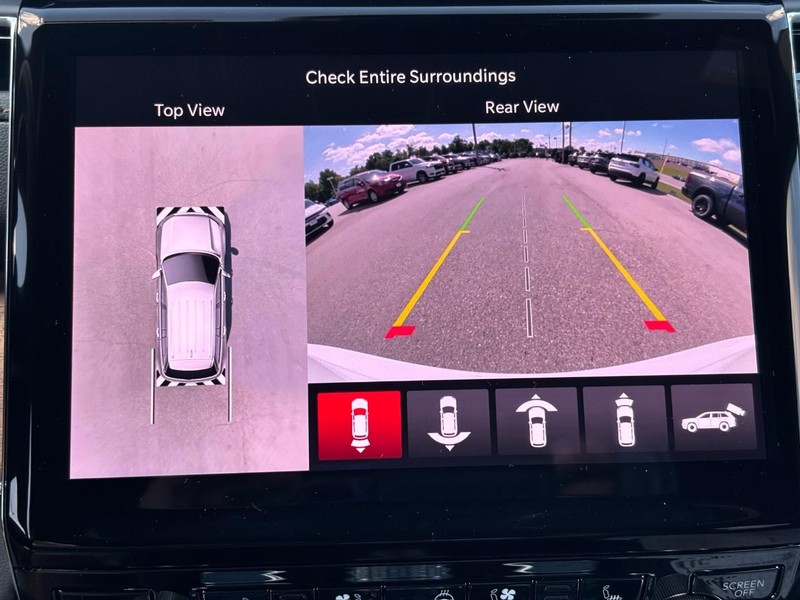 Jeep Grand Cherokee Vehicle Full-screen Gallery Image 16