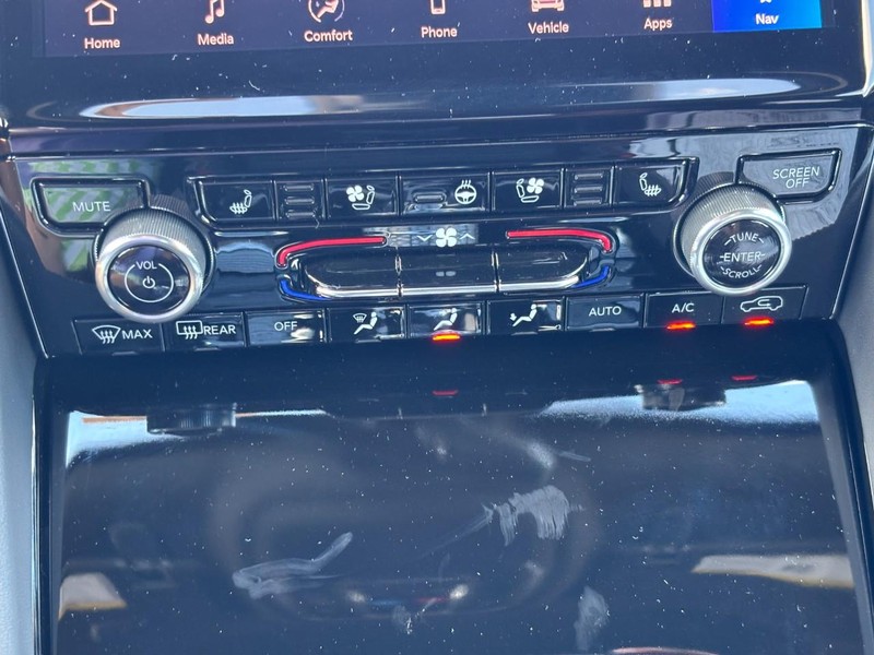 Jeep Grand Cherokee Vehicle Full-screen Gallery Image 18