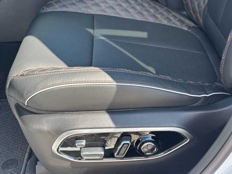 Jeep Grand Cherokee Vehicle Full-screen Gallery Image 21