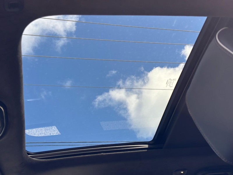 Jeep Grand Cherokee Vehicle Full-screen Gallery Image 22