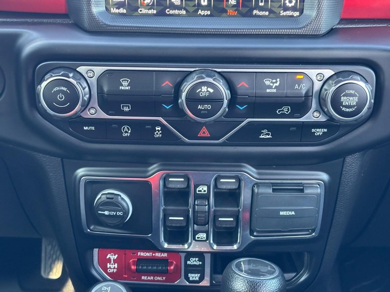 Jeep Wrangler Vehicle Full-screen Gallery Image 14