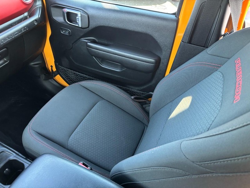 Jeep Wrangler Vehicle Full-screen Gallery Image 15