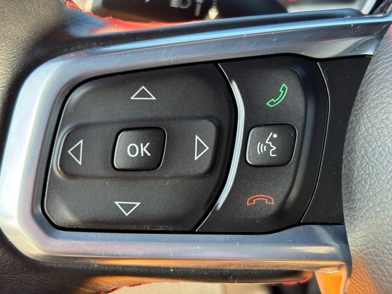 Jeep Wrangler Vehicle Full-screen Gallery Image 17