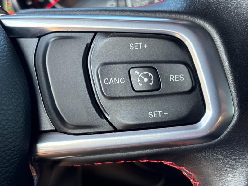 Jeep Wrangler Vehicle Full-screen Gallery Image 18