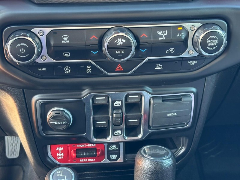 Jeep Wrangler Vehicle Full-screen Gallery Image 22