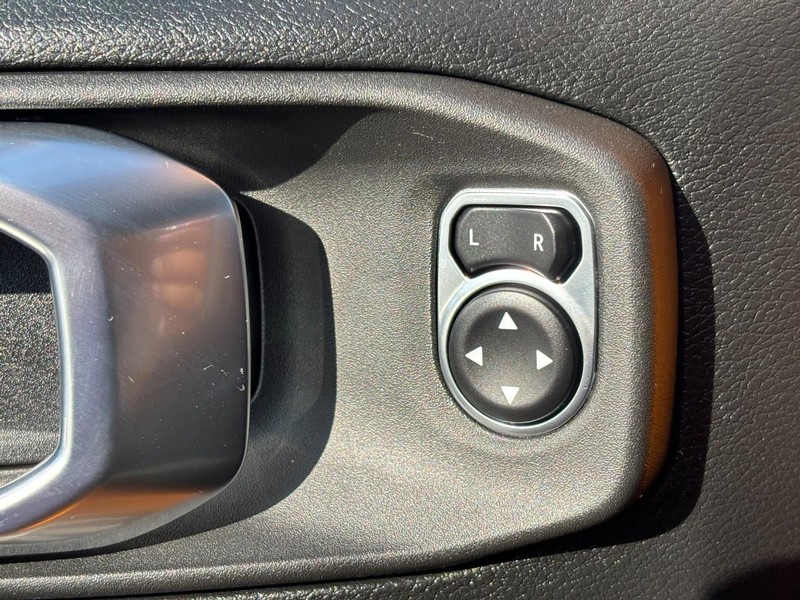 Jeep Wrangler Vehicle Full-screen Gallery Image 23