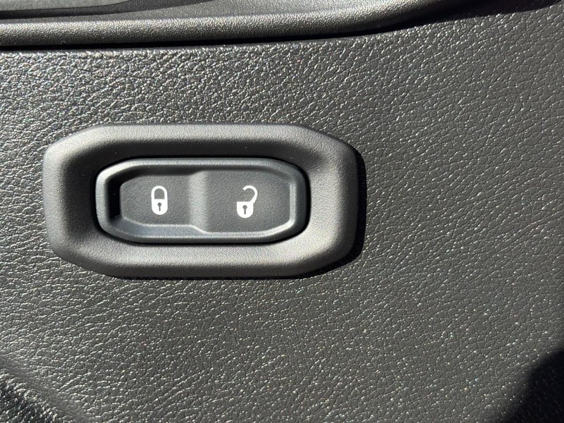 Jeep Wrangler Vehicle Full-screen Gallery Image 24