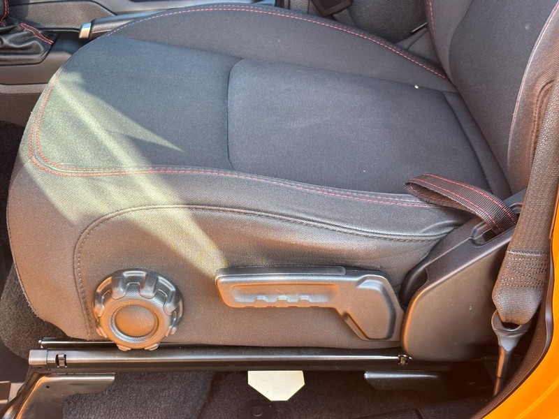 Jeep Wrangler Vehicle Full-screen Gallery Image 25