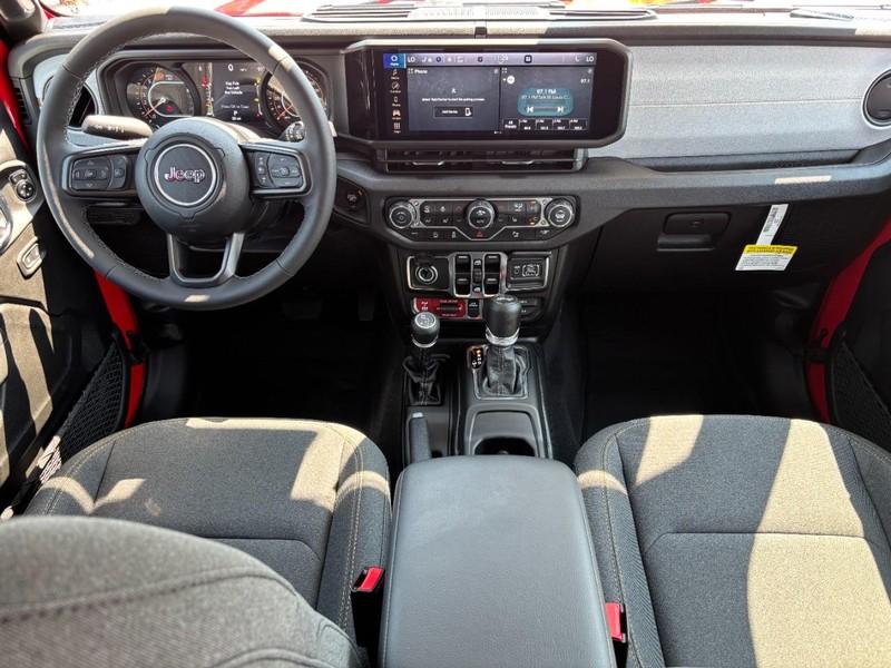 Jeep Wrangler Vehicle Full-screen Gallery Image 06