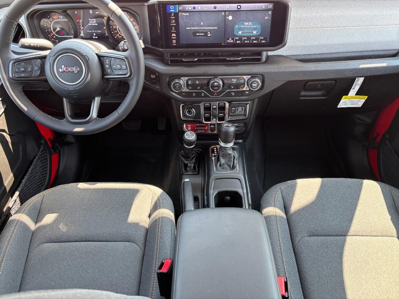 Jeep Wrangler Vehicle Full-screen Gallery Image 07