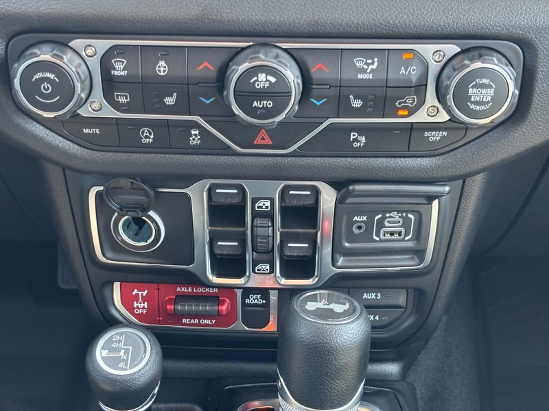 Jeep Wrangler Vehicle Full-screen Gallery Image 10