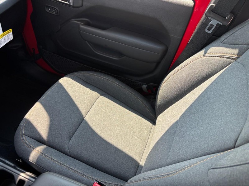 Jeep Wrangler Vehicle Full-screen Gallery Image 11