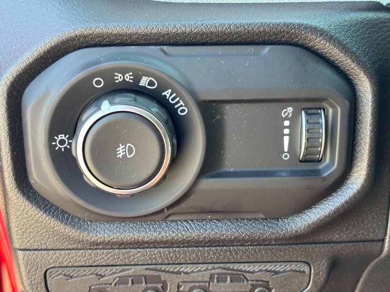 Jeep Wrangler Vehicle Full-screen Gallery Image 12