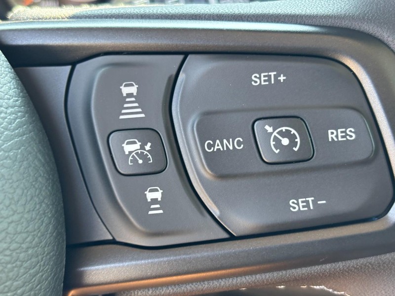 Jeep Wrangler Vehicle Full-screen Gallery Image 14
